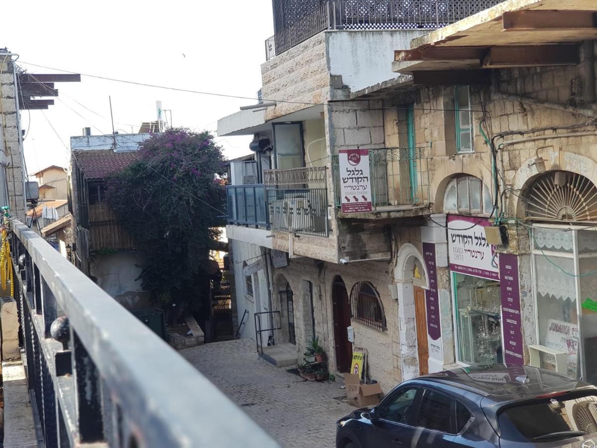 דירת נופש בוטיק - נוף לרבי שמעון Lägenhet Safed Exteriör bild