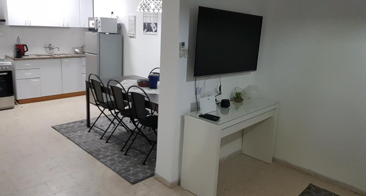 דירת נופש בוטיק - נוף לרבי שמעון Lägenhet Safed Exteriör bild