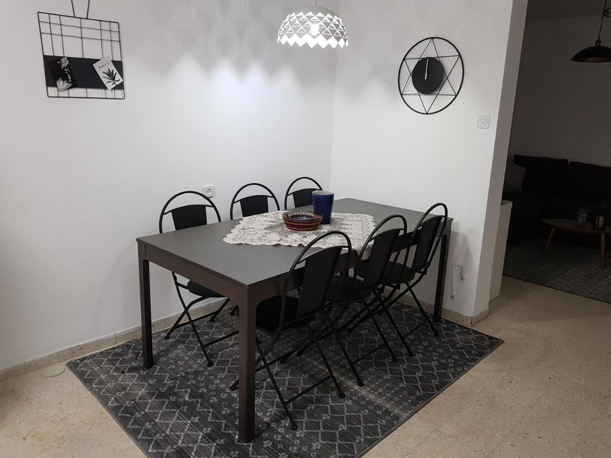 דירת נופש בוטיק - נוף לרבי שמעון Lägenhet Safed Exteriör bild